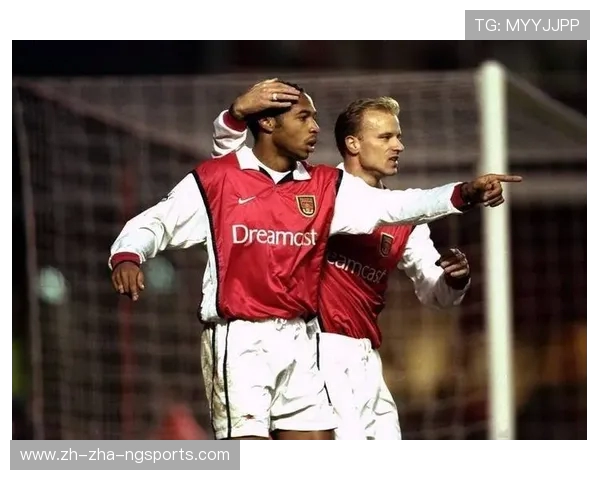 丹尼斯·博格坎普：从阿森纳传奇到足球场上的艺术家